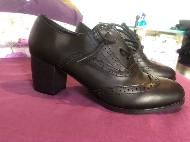 Zapatos negros tacón bajo