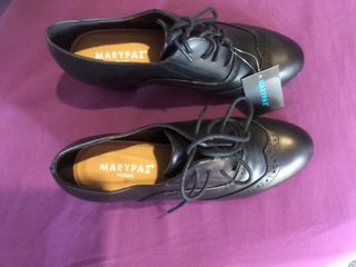 Zapatos negros tacón bajo