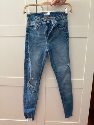 Jeans Bershka pitillo rotos