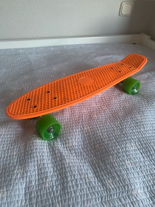 Skateboard naranja infantil