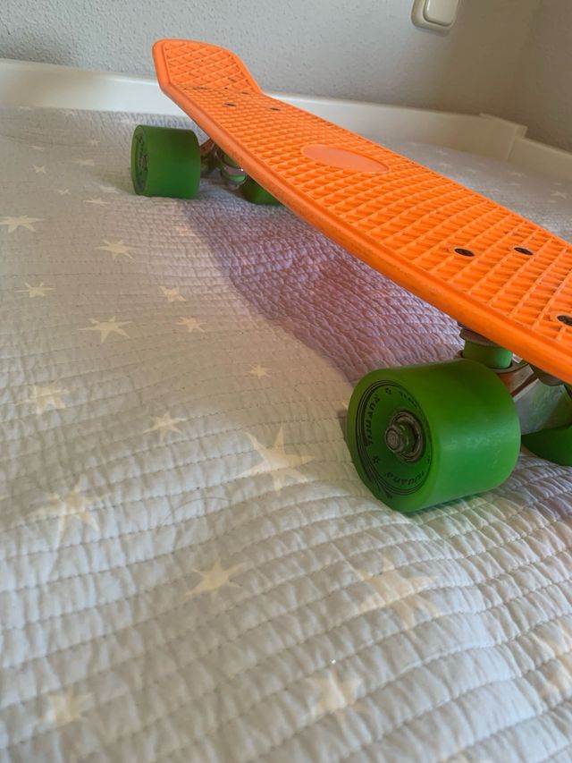 Skateboard naranja infantil