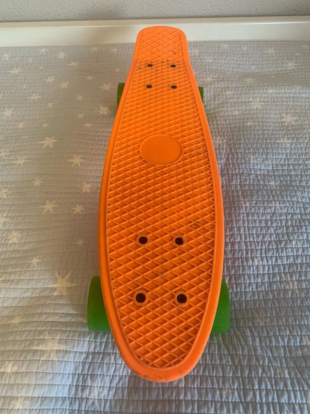 Skateboard naranja infantil