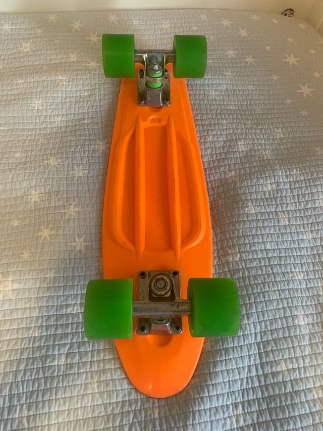 Skateboard naranja infantil