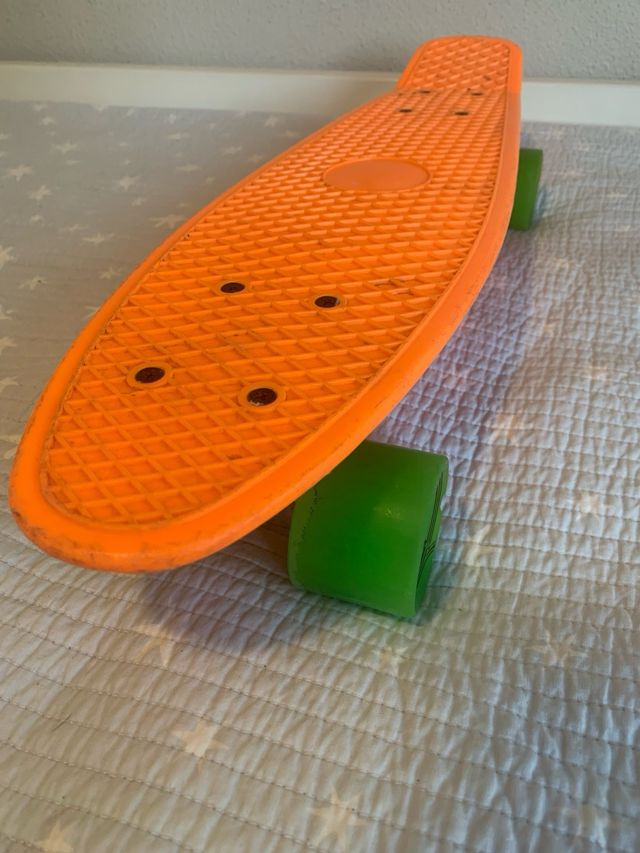 Skateboard naranja infantil