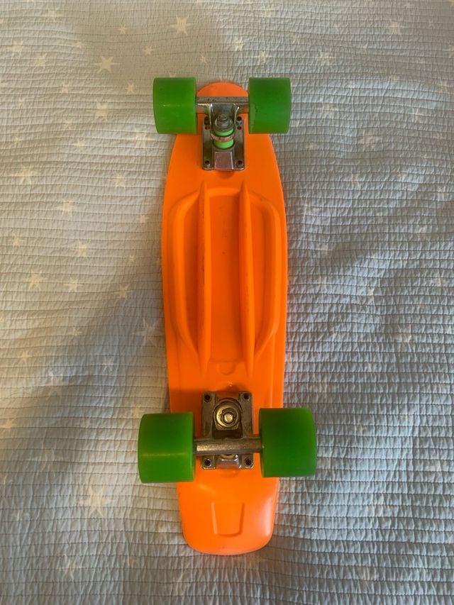 Skateboard naranja infantil