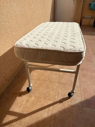 Somier infantil con ruedas blanco y madera