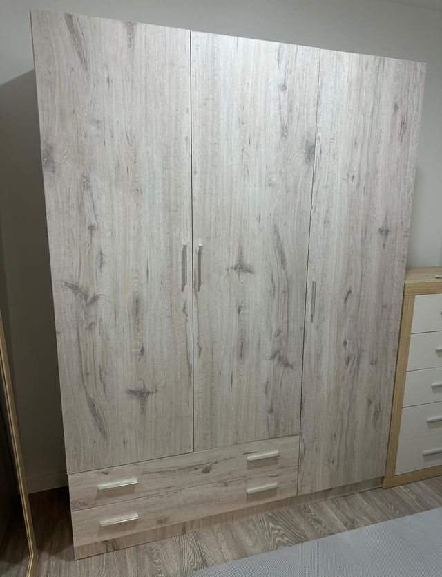 Armario moderno 3 puertas (150x200x52 cm)