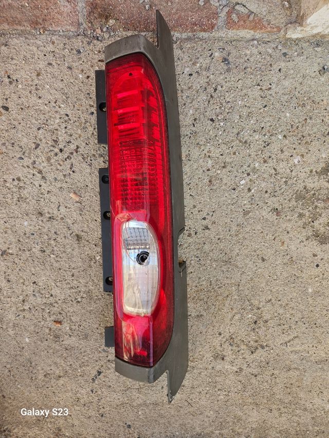 Piloto trasero Opel Vivaro (2007)