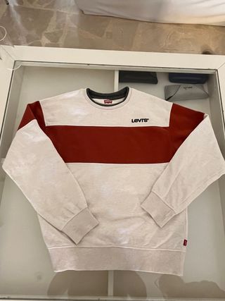 Suéter Levi's beige y rojo Talla 14 años