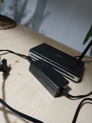 Router ADSL inalámbrico DSL-2640B