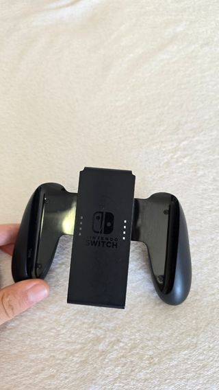 Nintendo Switch Roja + Pokemon Let's Go Pikachu 
