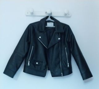 Chaqueta negra polipiel niña