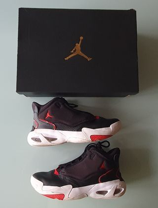 Zapatillas Jordan Max Aura 4 - Negras/Rojas