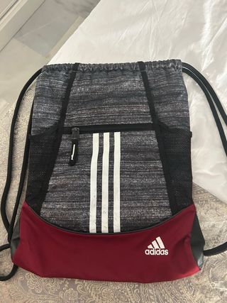 Mochila Adidas Gris y Roja son dos precio unidad
