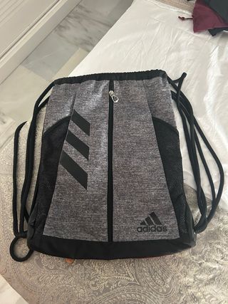Mochila Adidas Gris y Roja son dos precio unidad
