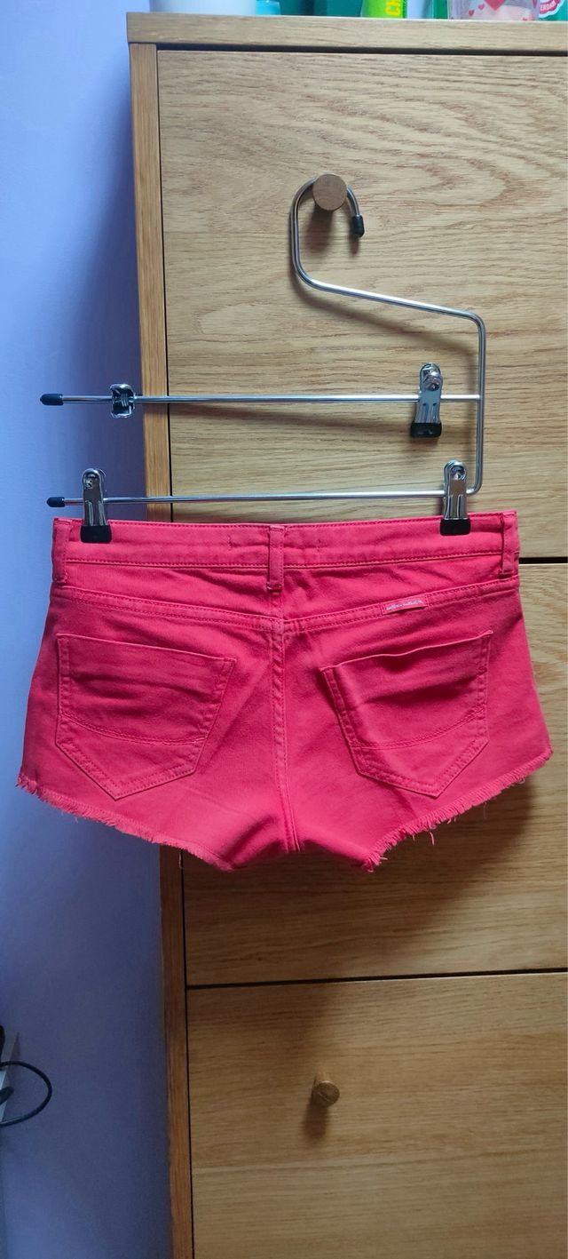 Pantalón rojo encaje Talla 34 bershka