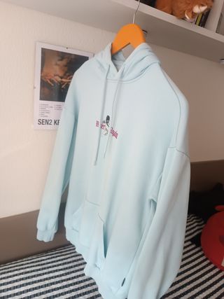 Sudadera celeste talla M - Never Again