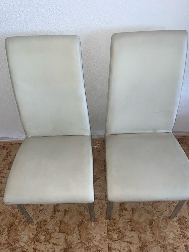 Muebles de comedor entero blanco,gris y negro.