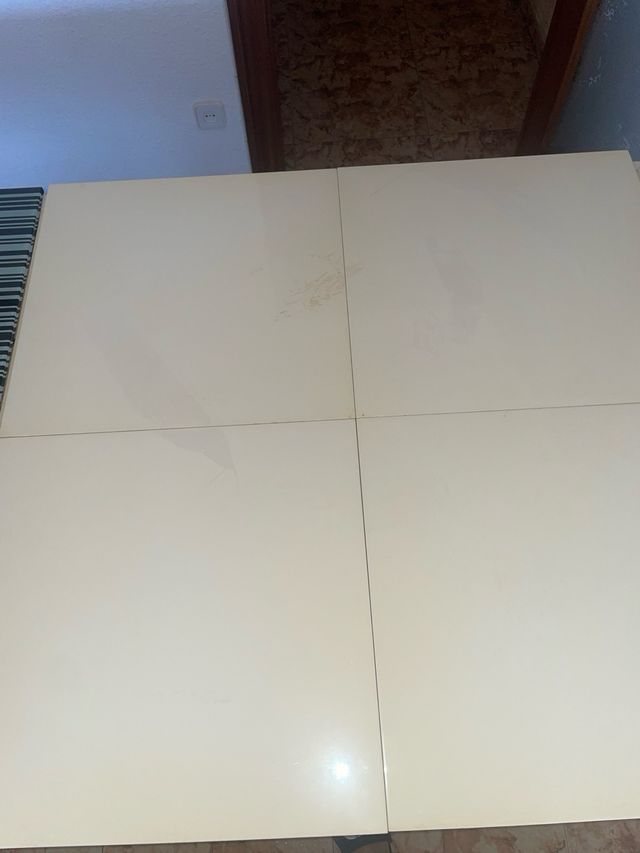 Muebles de comedor entero blanco,gris y negro.