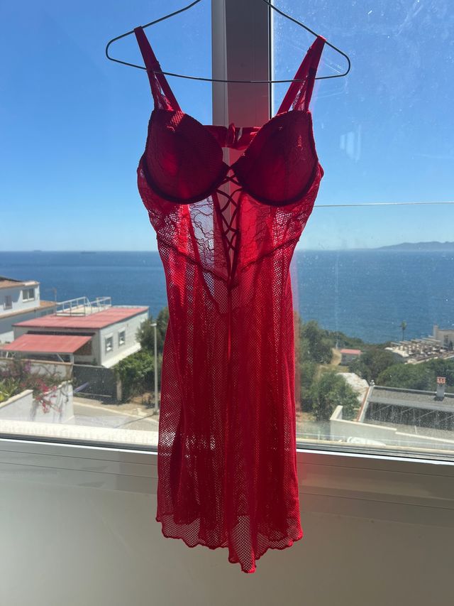 Camisón rojo transparente