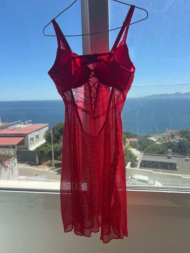 Camisón rojo transparente
