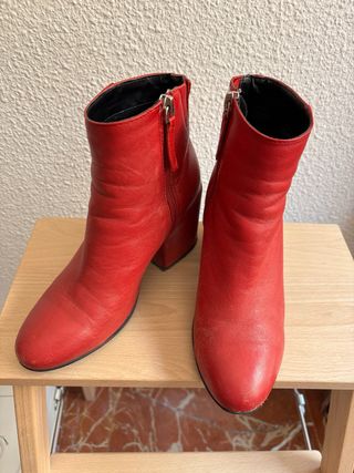 Botas rojas piel