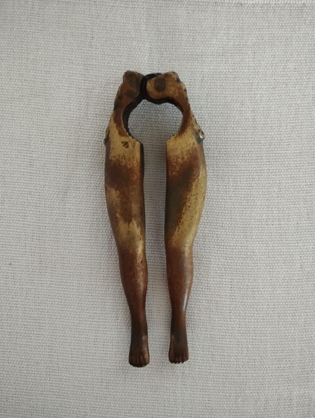 Scaccia noci fine '800 bronzo