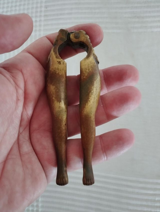 Scaccia noci fine '800 bronzo