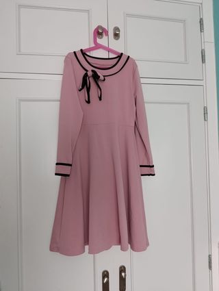 Vestido niña rosa lazo negro, entre la talla S-M