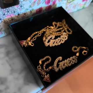 Collar y pulsera Guess dorados
