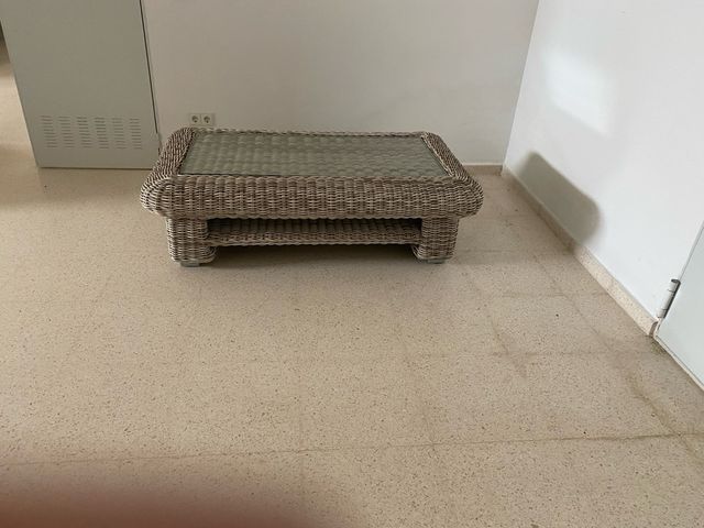 Tavolo centrale in vimini beige