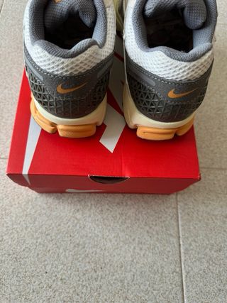 Zapatillas Nike Vomero 5 - Beige Gris