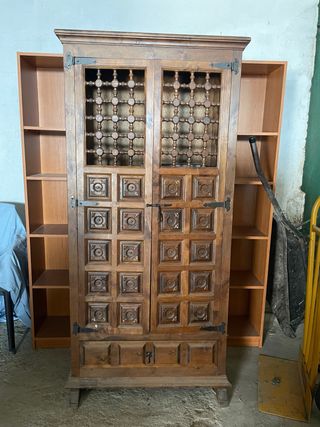 Mueble madera tallado