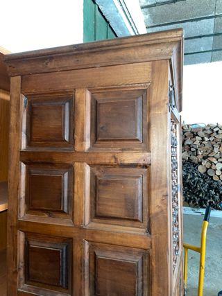 Mueble madera tallado