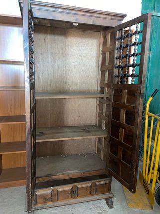 Mueble madera tallado