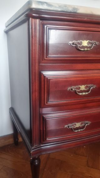Cómoda madera estilo antiguo