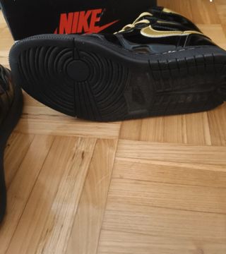 Nike Air Jordan 1 Retro High OG - Black Gold
