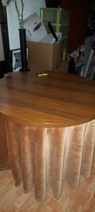 Mesa completa faldillas, tablero y tarima.