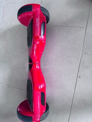 Patinete eléctrico rojo