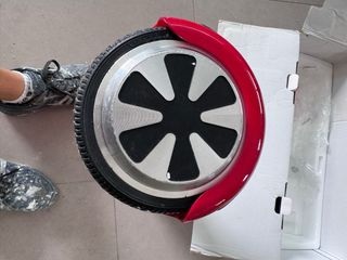 Patinete eléctrico rojo