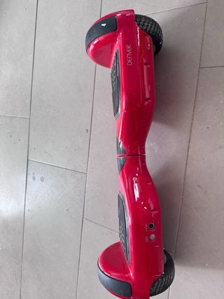 Patinete eléctrico rojo