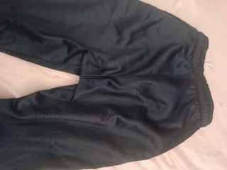 Chándal Colegio Villarroya Negro
Talla 8