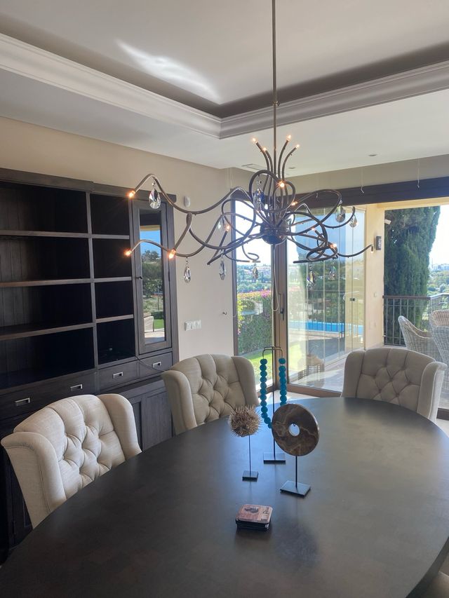 bellissimo pensile con illuminazione