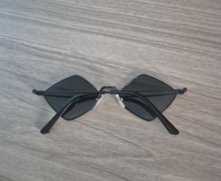 Occhiali da sole neri squadrati