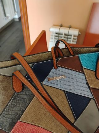 Bolso patchwork multicolor. DESIGUAL 