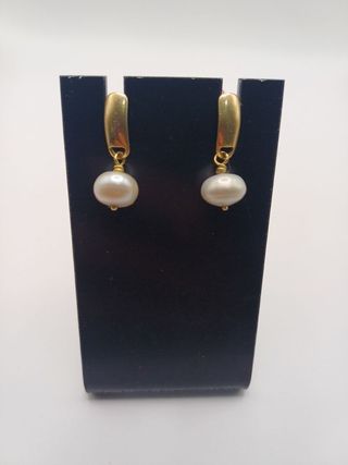Pendientes placa/perla oro 18k, 3,79gr. Ref. G-660