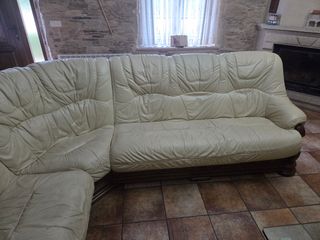 Sofá de piel beige y madera - 6 plazas