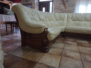 Sofá de piel beige y madera - 6 plazas
