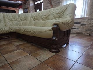 Sofá de piel beige y madera - 6 plazas
