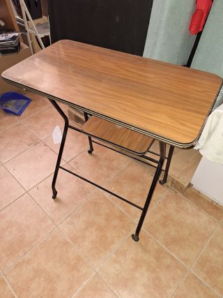 Mesa TV vintage años 80